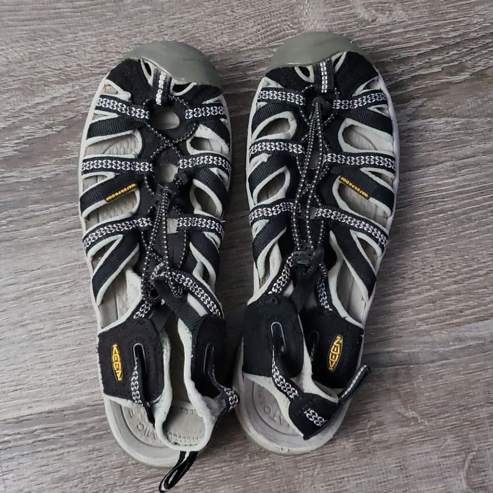 Keen Mens 7.5 Waterproof Sandals